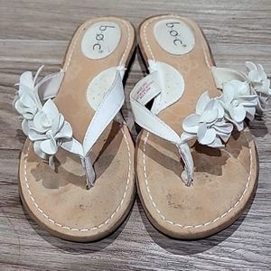 BOC born concepts womens sandals size 8 white faux leather floral flip flops